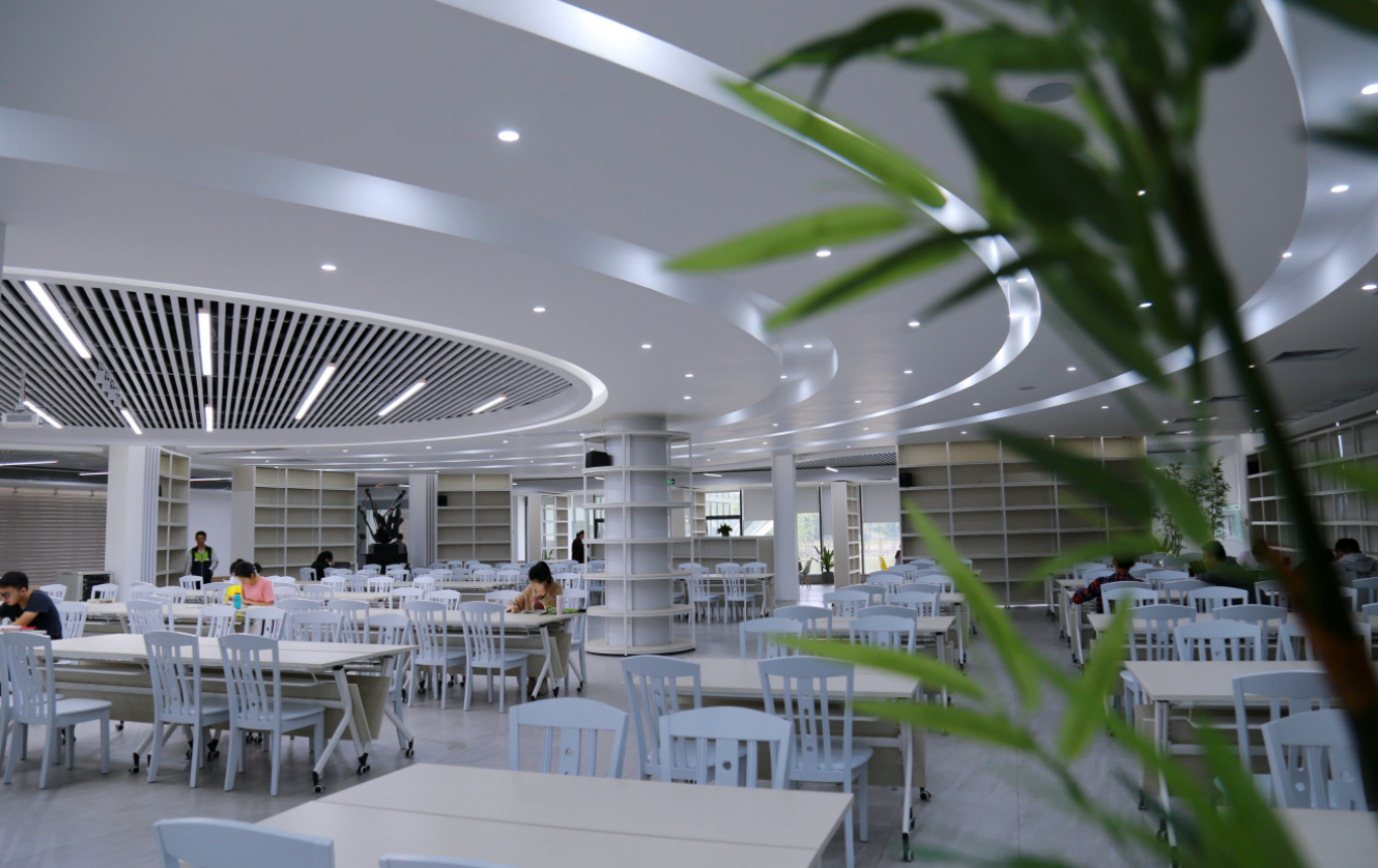 图书馆内景1-欢迎光临广州工商学院