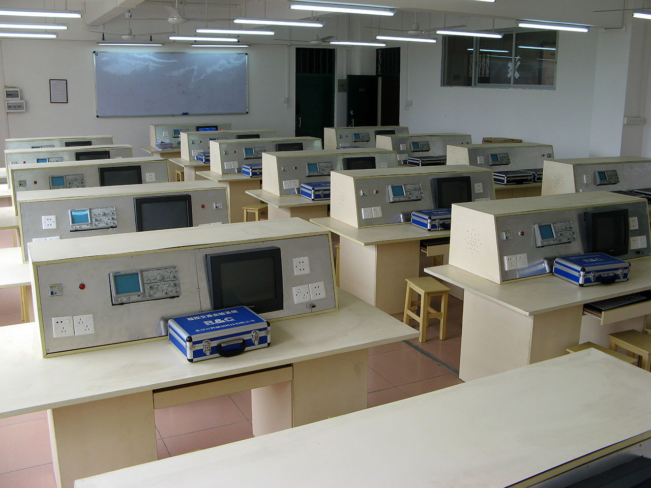 四川邮电职业技术学院招生办_四川邮电职业学院_四川邮电职业技术学院附近酒店