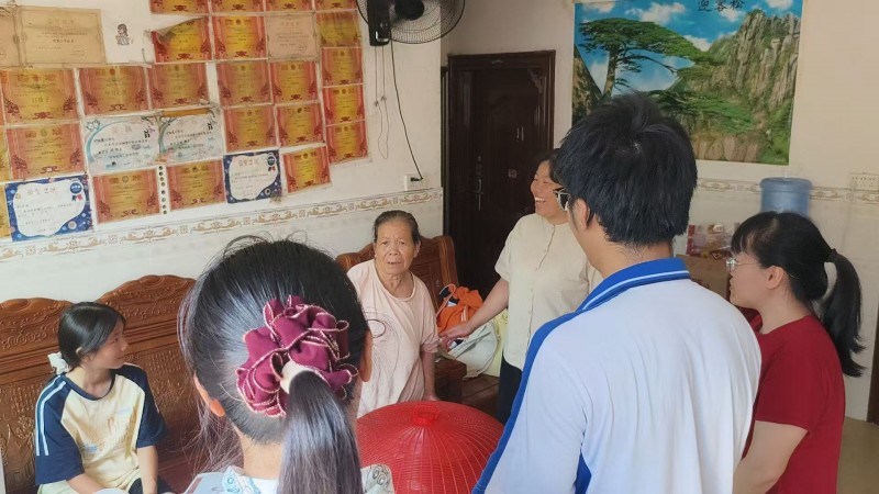青春助力“百千万”|广州工商学院青衿星火突击队赴阳山县江英镇开展暑期“三下乡”实践活动