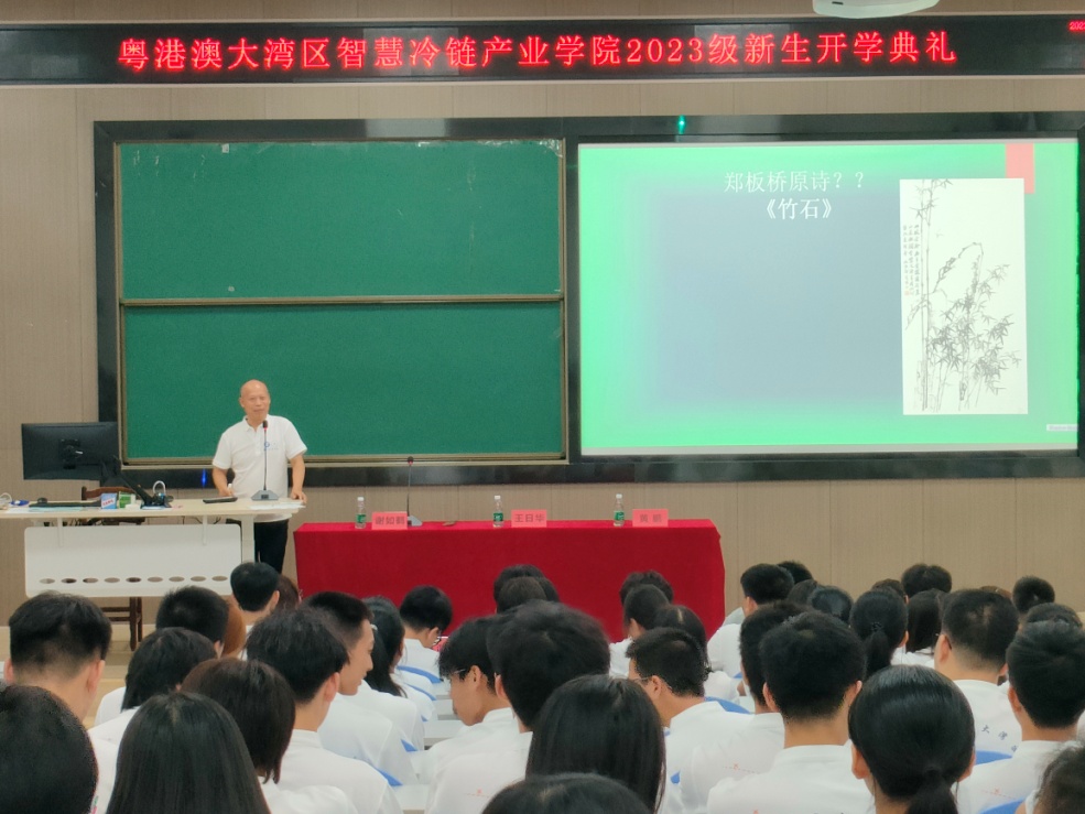 谢院讲课.jpg 谢院讲课.jpg