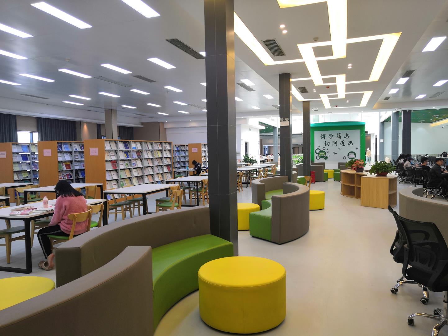 花都校区图书馆