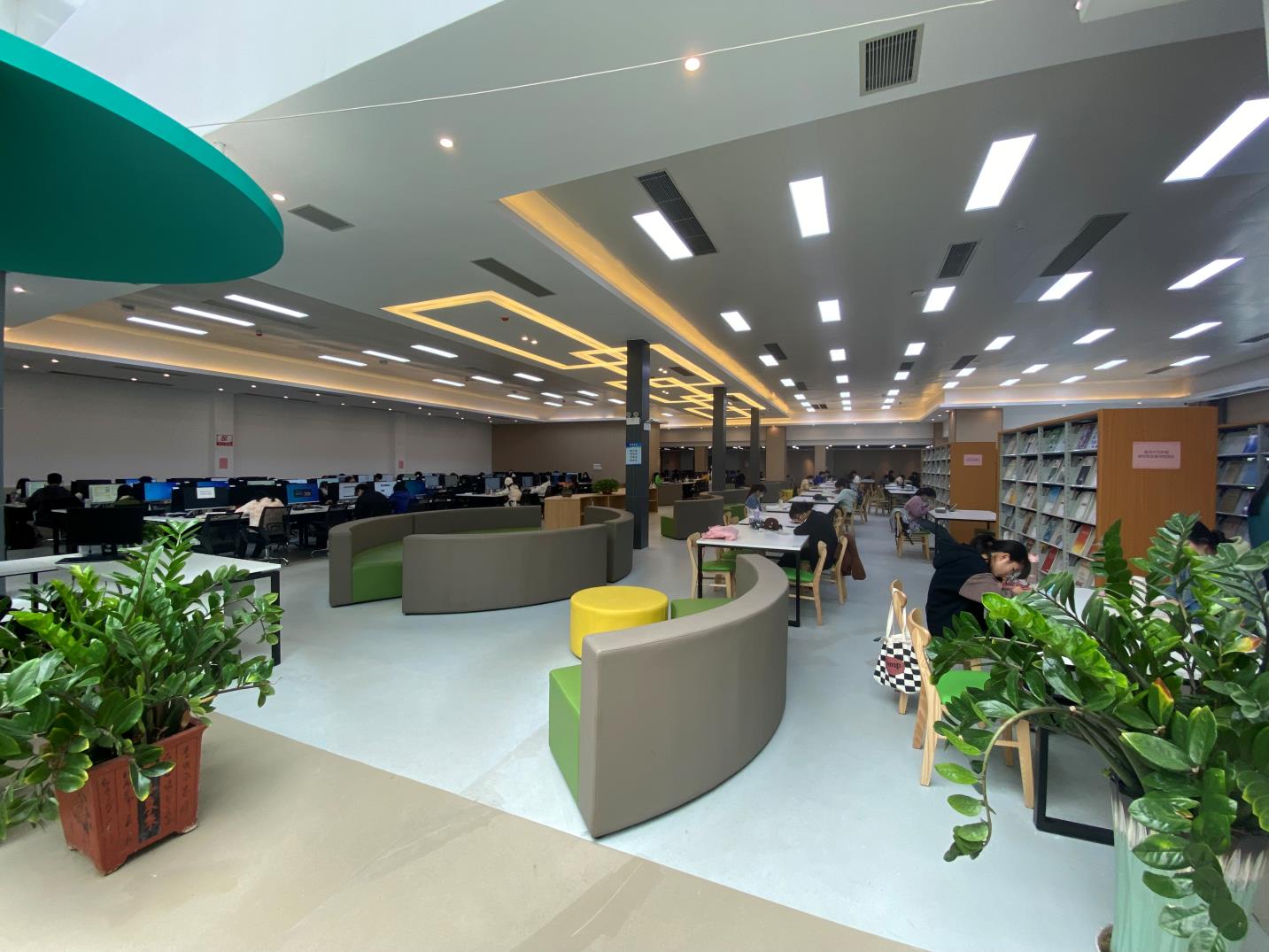 花都校区图书馆