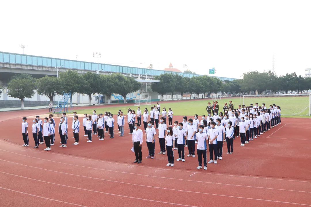 五四青年节升旗仪式 广州工商学院供图.jpg 五四青年节升旗仪式 广州工商学院供图.jpg