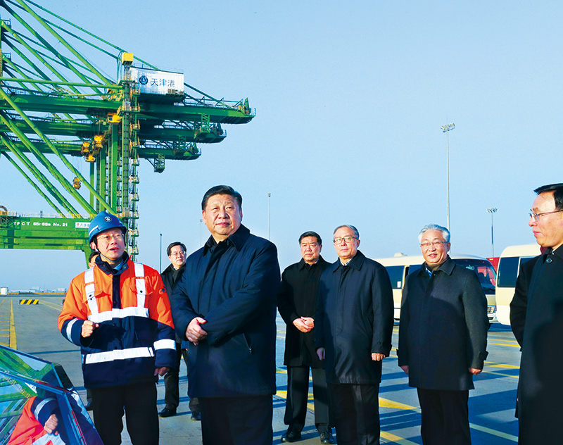 2019年1月16日至18日,中共中央总书记、国家主席、中央军委主席习近平在京津冀考察,主持召开京津冀协同发展座谈会并发表重要讲话。这是1月17日下午,习近平在天津港码头考察。