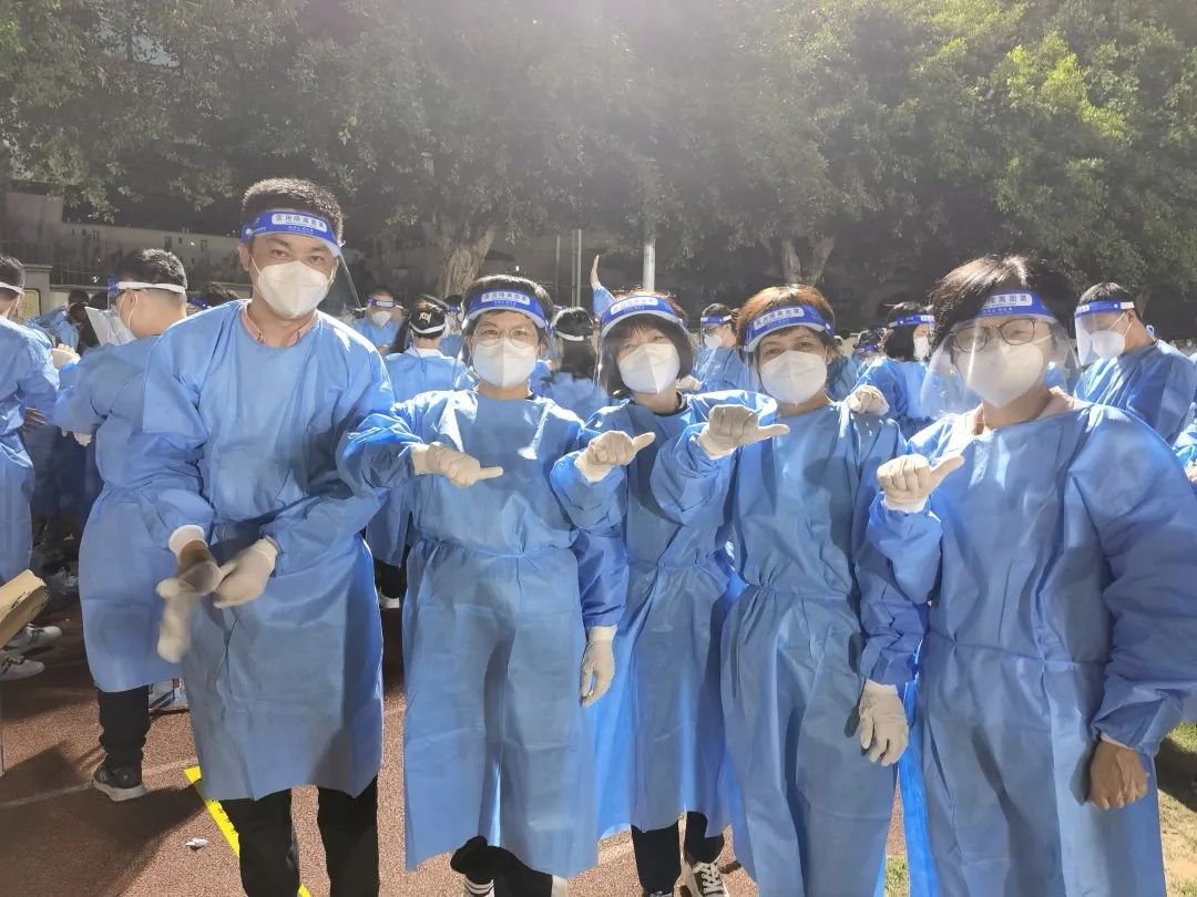 教职工志愿者 广州工商学院供图.jpg 教职工志愿者 广州工商学院供图.jpg