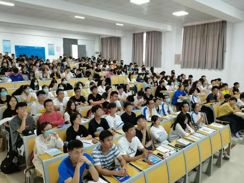 学生3