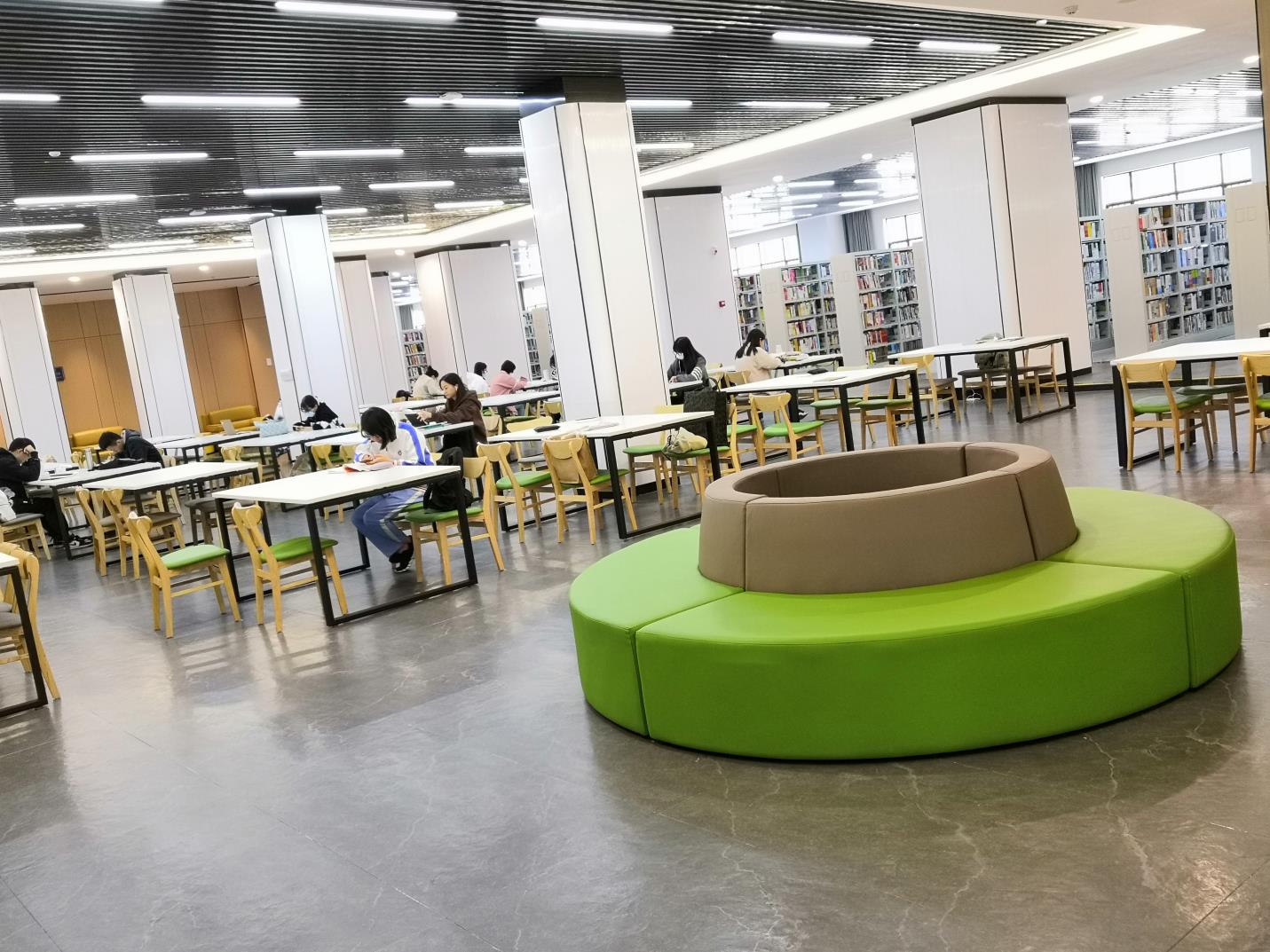花都校区图书馆